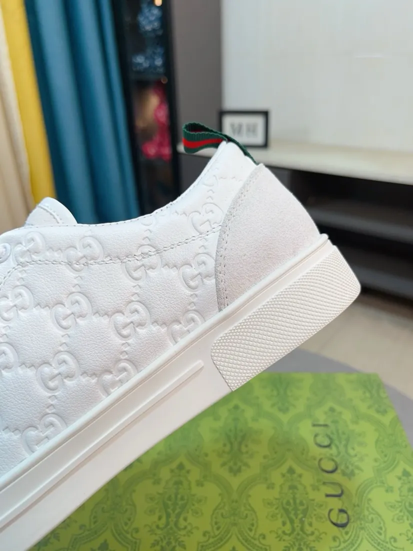 Men's shoes 💰420🌸🌸[GUCCI] Gucci's new spring and summer slip-on loafers with cartoon characters, Fendi F's low-cut trendy men's shoes, 😈The upper is made of Italian 🇮🇹 imported sheep suede with Lafayette embroidered leather, full pigskin lining, original rubber non-slip outsole! The style is high-profile and elegant, and the upper is versatile and fashionable. 🇱🇾🇱🇾A large number of ready-made and reposted pictures will be sold! 38-44,